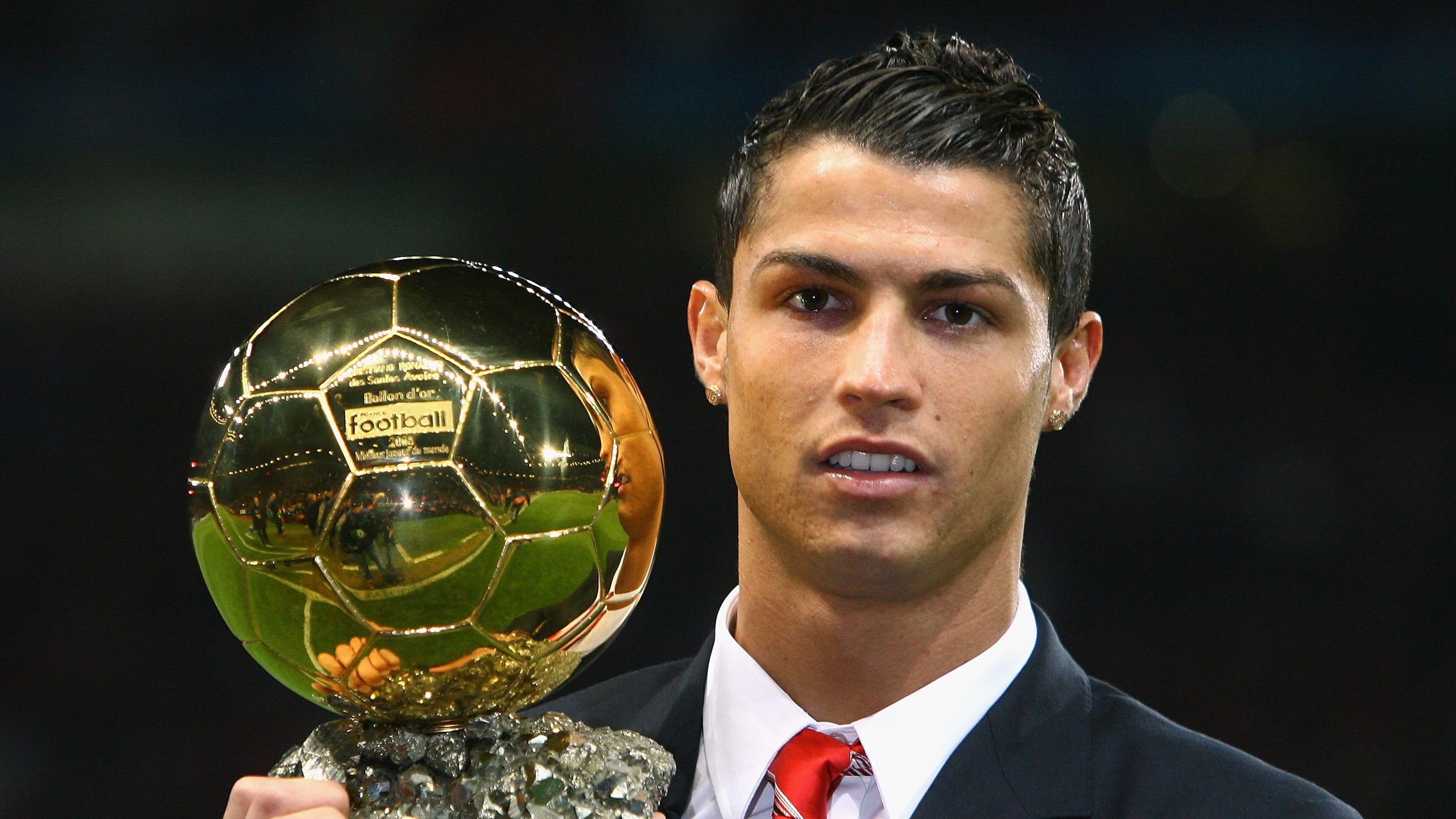 德布劳内与40激战C9分钟，比赛局势复杂胜负难料！，莱万多夫斯基焦点对战全场沸腾不已