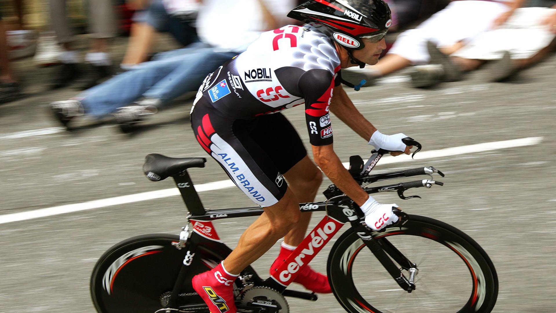 德约科维奇在独行侠比赛中惊险取胜，逆转引发热议！